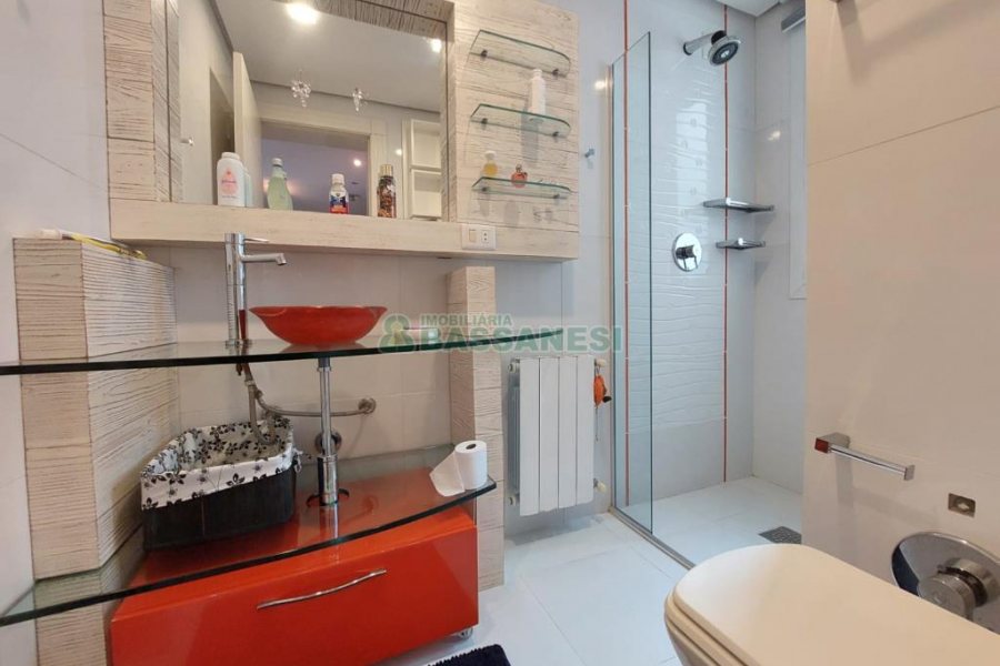 Apartamento com 210m², 3 dormitórios, 3 vagas, no bairro Medianeira em Caxias do Sul para Comprar