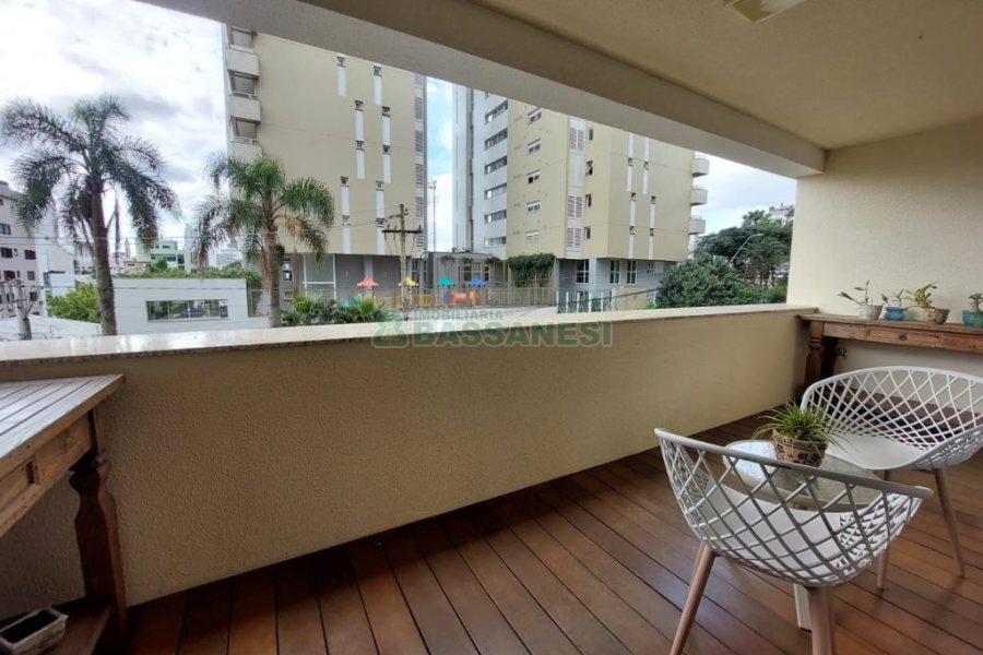 Apartamento com 210m², 3 dormitórios, 3 vagas, no bairro Medianeira em Caxias do Sul para Comprar