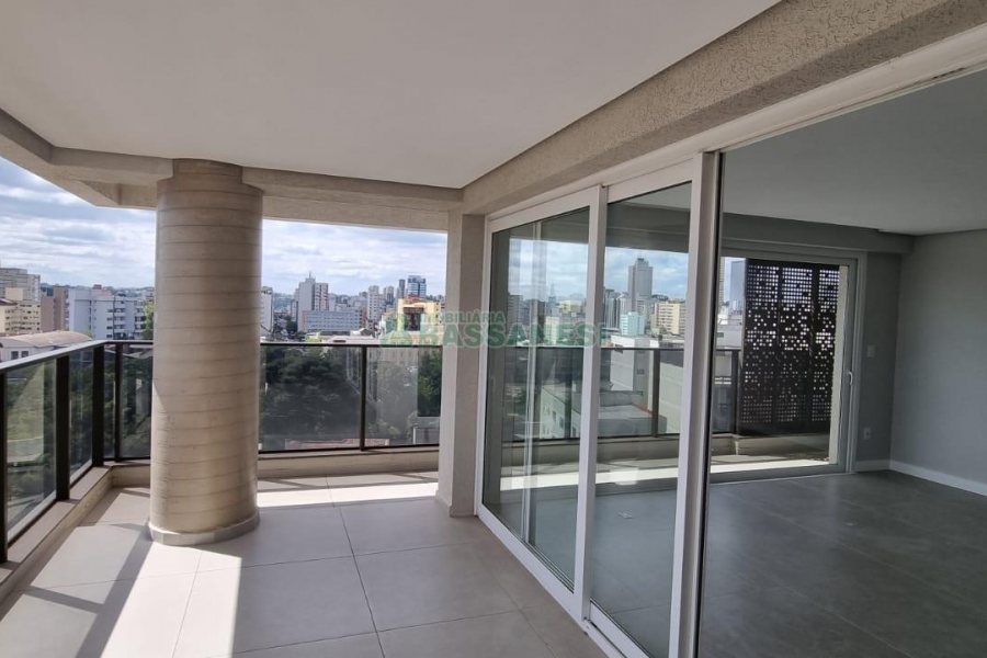 Apartamento com 176m², 3 dormitórios, 3 vagas, no bairro Rio Branco em Caxias do Sul para Comprar