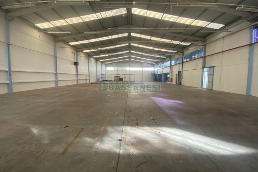 Pavilhão com 1300m², no bairro Cidade Nova em Caxias do Sul para Alugar