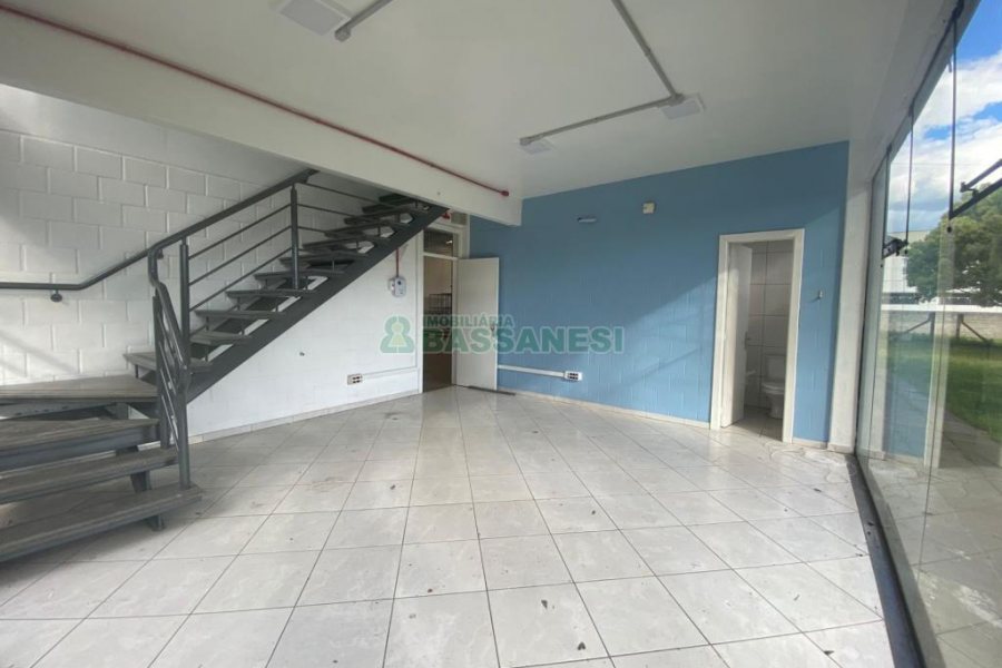 Pavilhão com 1300m², no bairro Cidade Nova em Caxias do Sul para Alugar