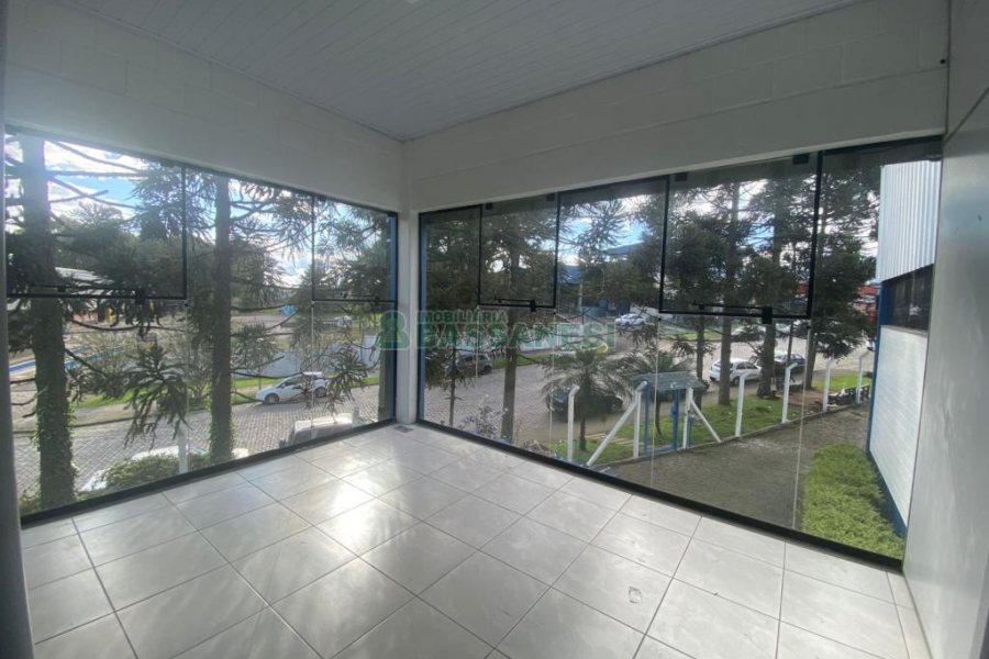 Pavilhão com 1300m², no bairro Cidade Nova em Caxias do Sul para Alugar