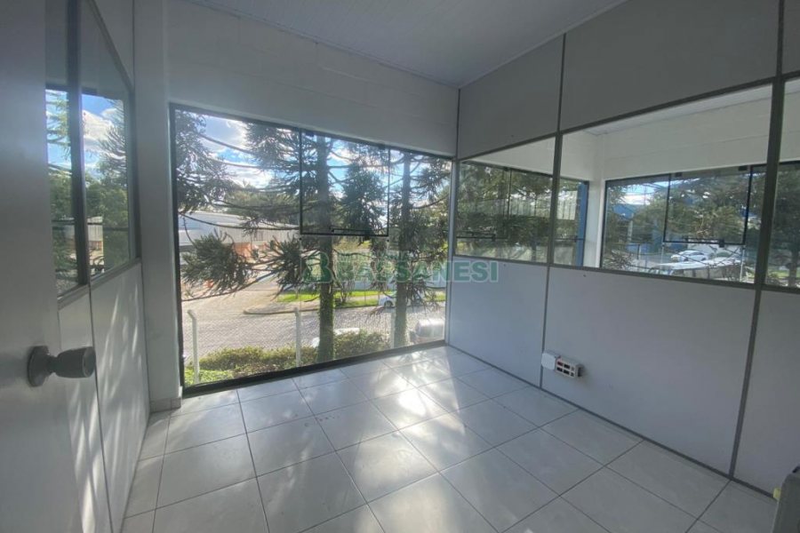 Pavilhão com 1300m², no bairro Cidade Nova em Caxias do Sul para Alugar