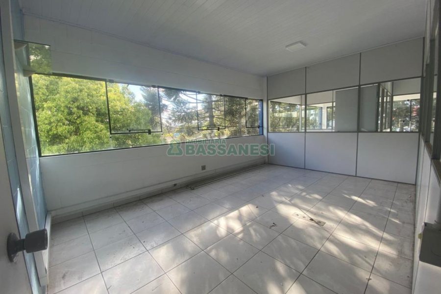 Pavilhão com 1300m², no bairro Cidade Nova em Caxias do Sul para Alugar