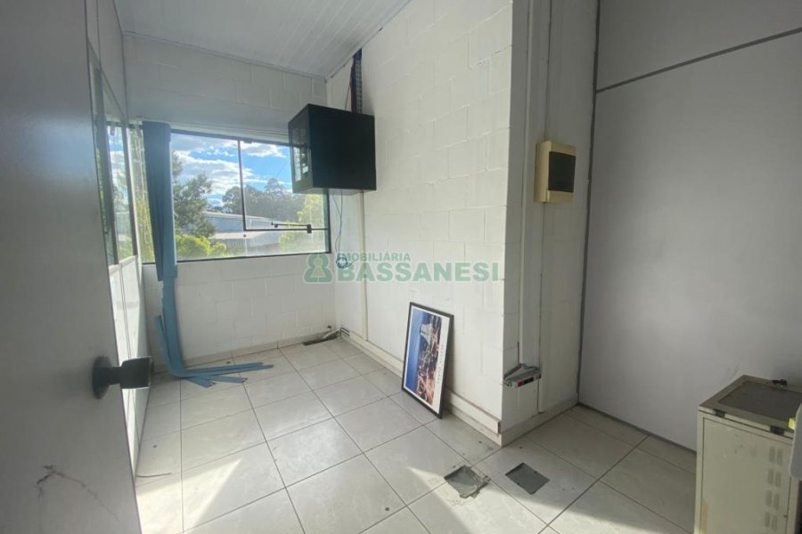 Pavilhão com 1300m², no bairro Cidade Nova em Caxias do Sul para Alugar