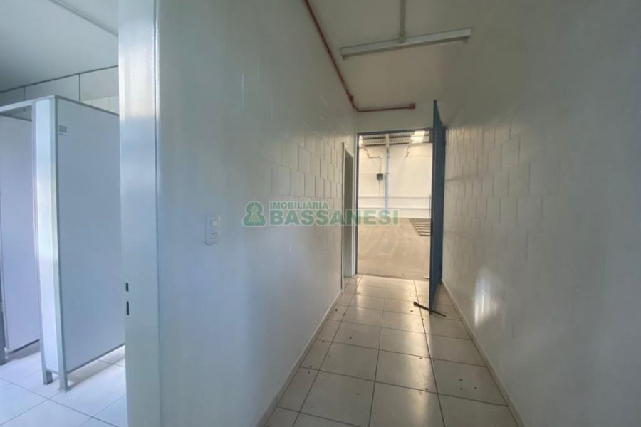 Pavilhão com 1300m², no bairro Cidade Nova em Caxias do Sul para Alugar