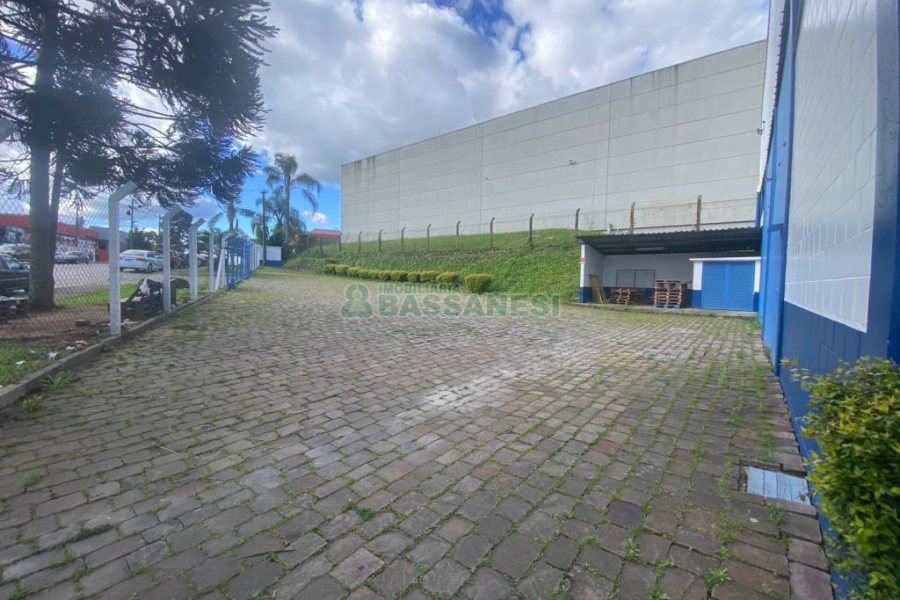 Pavilhão com 1300m², no bairro Cidade Nova em Caxias do Sul para Alugar