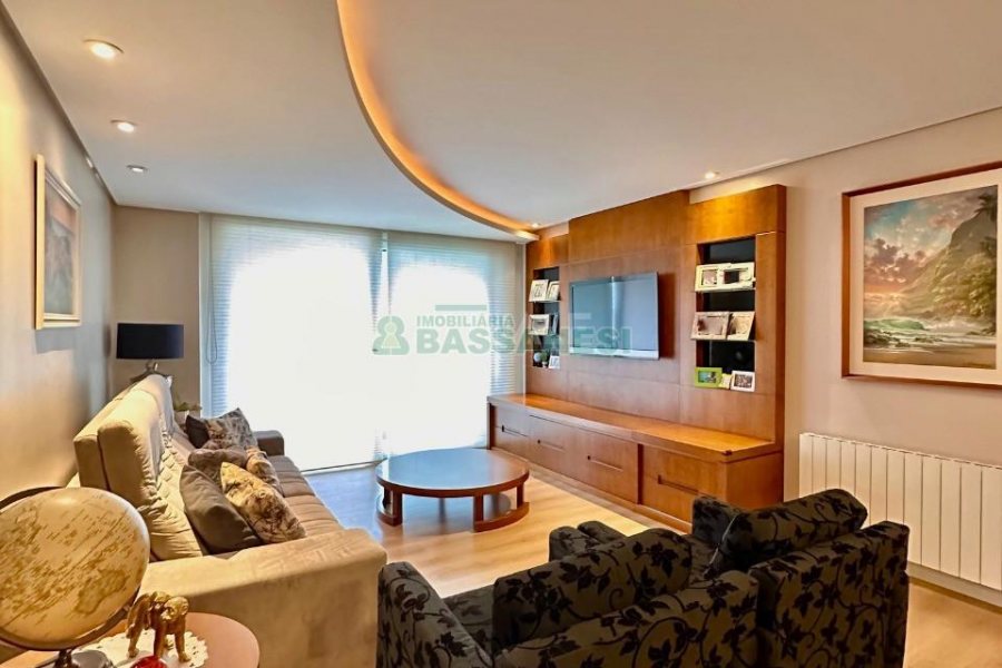 Apartamento com 202m², 3 dormitórios, 2 vagas, no bairro Exposição em Caxias do Sul para Comprar