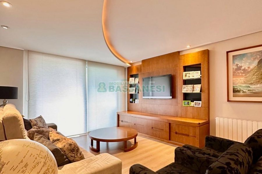 Apartamento com 202m², 3 dormitórios, 2 vagas, no bairro Exposição em Caxias do Sul para Comprar