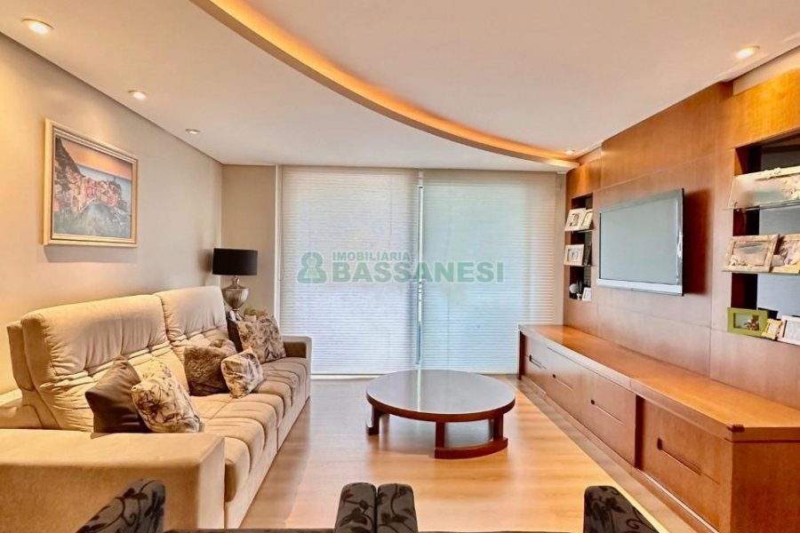 Apartamento com 202m², 3 dormitórios, 2 vagas, no bairro Exposição em Caxias do Sul para Comprar