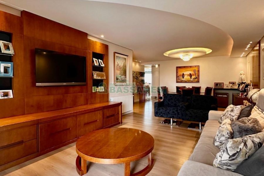 Apartamento com 202m², 3 dormitórios, 2 vagas, no bairro Exposição em Caxias do Sul para Comprar