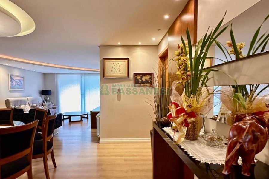 Apartamento com 202m², 3 dormitórios, 2 vagas, no bairro Exposição em Caxias do Sul para Comprar