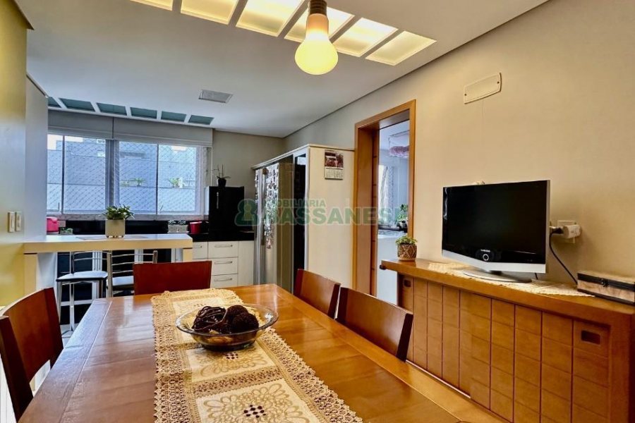 Apartamento com 202m², 3 dormitórios, 2 vagas, no bairro Exposição em Caxias do Sul para Comprar