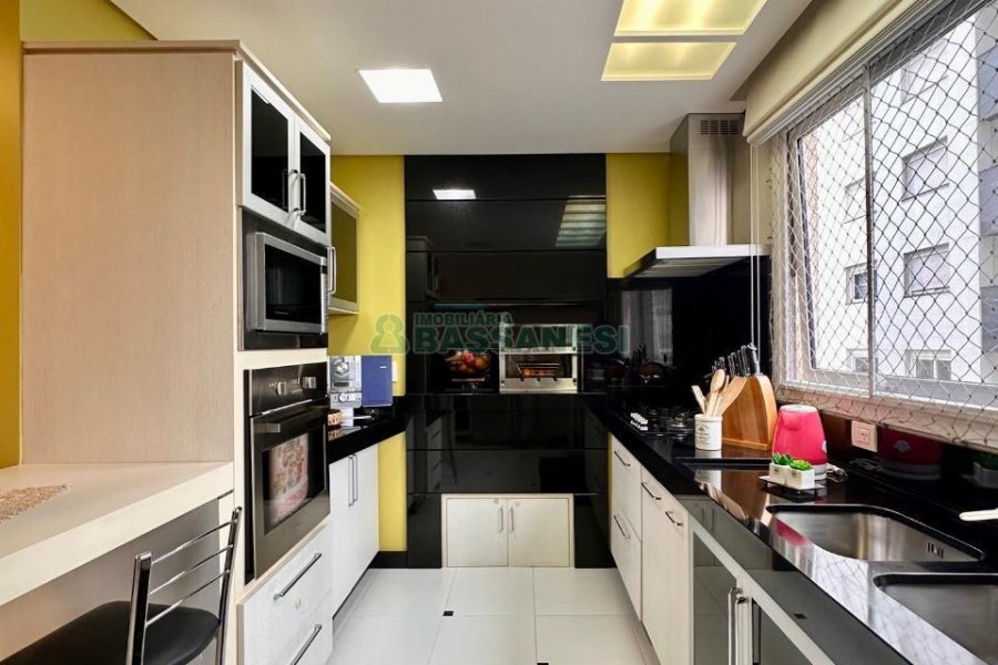 Apartamento com 202m², 3 dormitórios, 2 vagas, no bairro Exposição em Caxias do Sul para Comprar