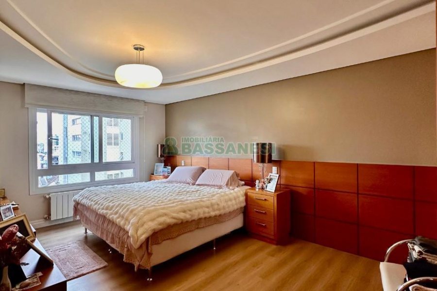 Apartamento com 202m², 3 dormitórios, 2 vagas, no bairro Exposição em Caxias do Sul para Comprar