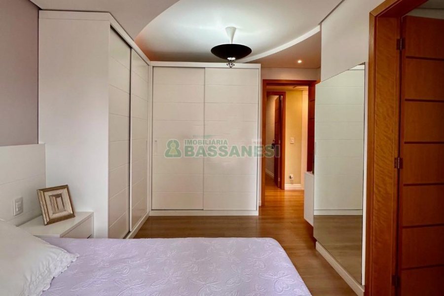 Apartamento com 202m², 3 dormitórios, 2 vagas, no bairro Exposição em Caxias do Sul para Comprar
