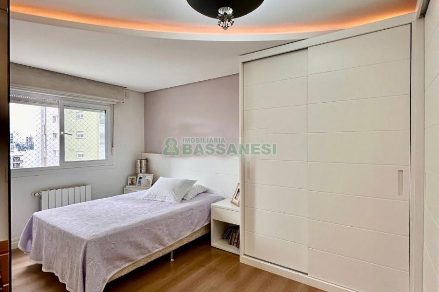 Apartamento com 202m², 3 dormitórios, 2 vagas, no bairro Exposição em Caxias do Sul para Comprar