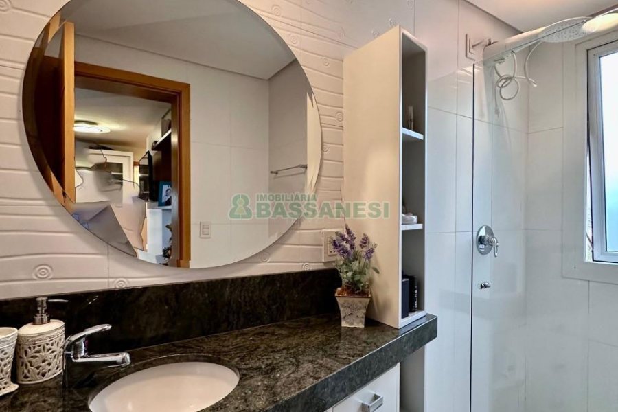 Apartamento com 202m², 3 dormitórios, 2 vagas, no bairro Exposição em Caxias do Sul para Comprar