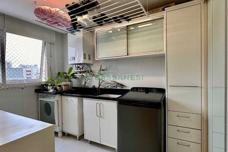 Apartamento com 202m², 3 dormitórios, 2 vagas, no bairro Exposição em Caxias do Sul para Comprar