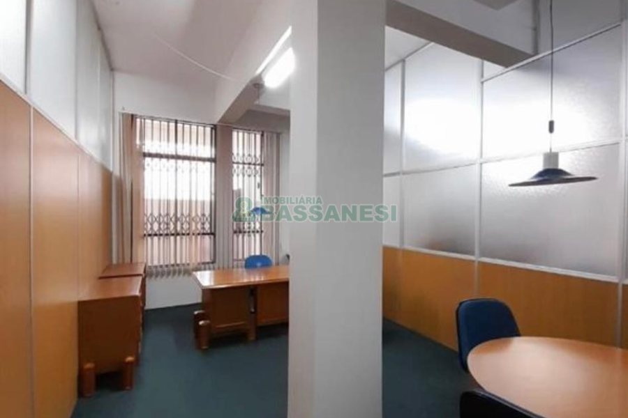 Loja com 220m², 2 vagas, no bairro Pio X em Caxias do Sul para Alugar