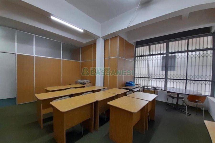 Loja com 220m², 2 vagas, no bairro Pio X em Caxias do Sul para Alugar