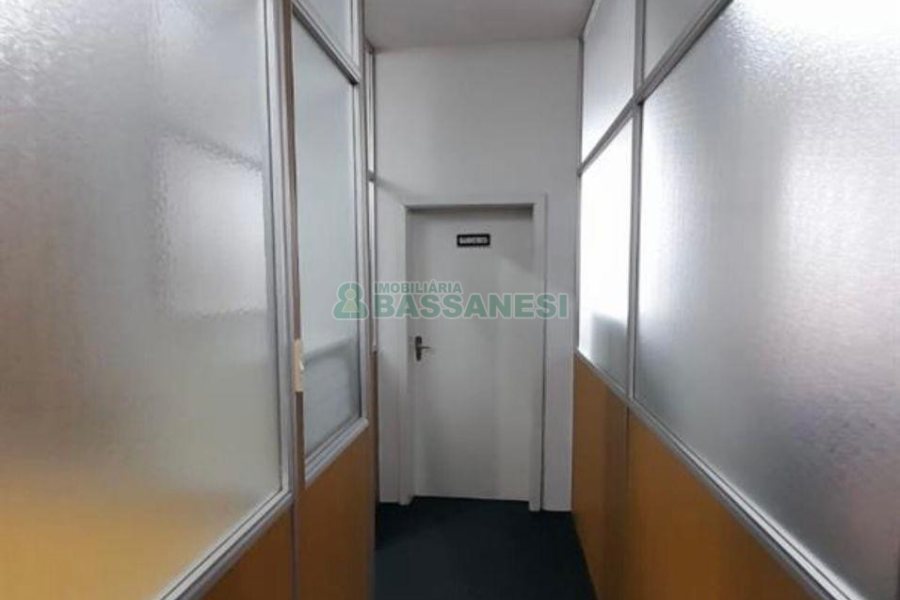 Loja com 220m², 2 vagas, no bairro Pio X em Caxias do Sul para Alugar