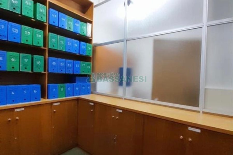 Loja com 220m², 2 vagas, no bairro Pio X em Caxias do Sul para Alugar