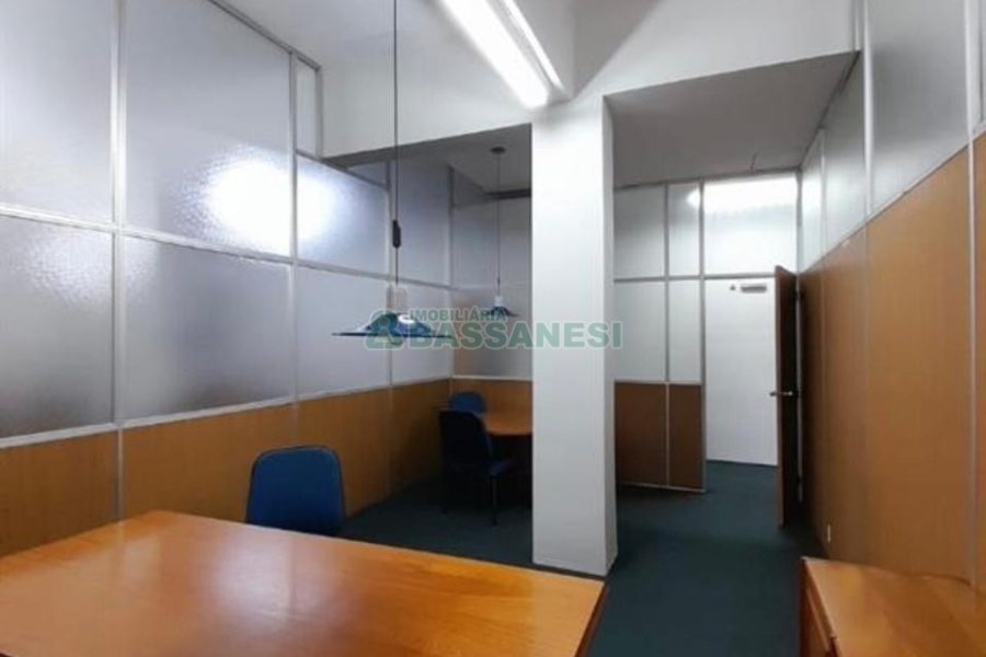 Loja com 220m², 2 vagas, no bairro Pio X em Caxias do Sul para Alugar