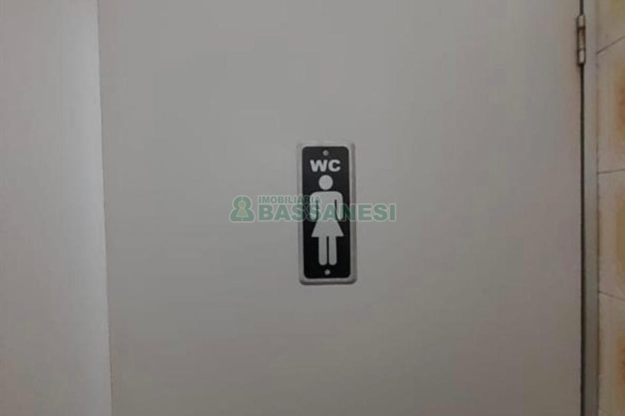 Loja com 220m², 2 vagas, no bairro Pio X em Caxias do Sul para Alugar