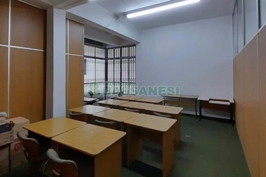 Loja com 220m², 2 vagas, no bairro Pio X em Caxias do Sul para Alugar