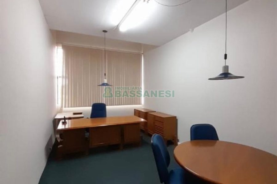 Loja com 220m², 2 vagas, no bairro Pio X em Caxias do Sul para Alugar