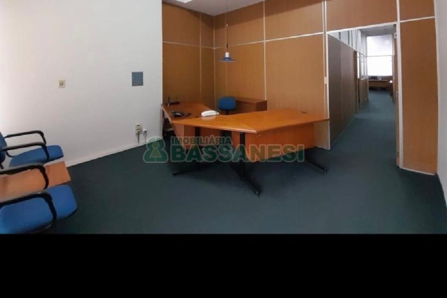 Loja com 220m², 2 vagas, no bairro Pio X em Caxias do Sul para Alugar