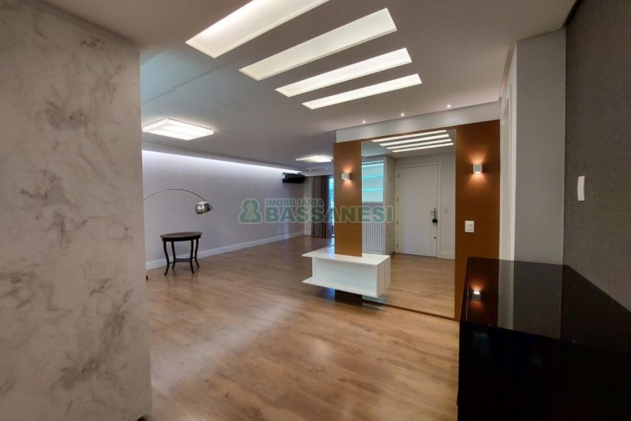 Apartamento com 201m², 3 dormitórios, 4 vagas, no bairro Medianeira em Caxias do Sul para Comprar