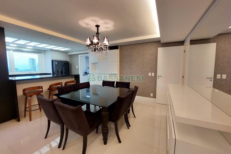 Apartamento com 201m², 3 dormitórios, 4 vagas, no bairro Medianeira em Caxias do Sul para Comprar