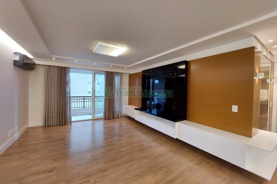 Apartamento com 201m², 3 dormitórios, 4 vagas, no bairro Medianeira em Caxias do Sul para Comprar