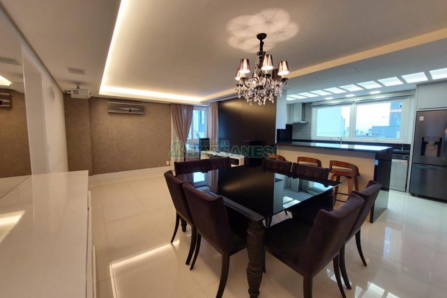 Apartamento com 201m², 3 dormitórios, 4 vagas, no bairro Medianeira em Caxias do Sul para Comprar