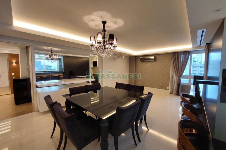 Apartamento com 201m², 3 dormitórios, 4 vagas, no bairro Medianeira em Caxias do Sul para Comprar