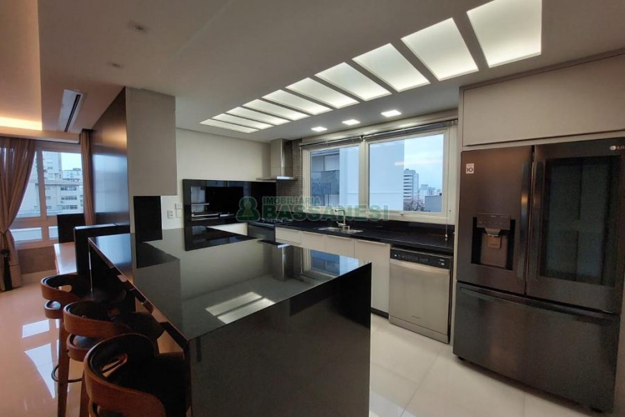 Apartamento com 201m², 3 dormitórios, 4 vagas, no bairro Medianeira em Caxias do Sul para Comprar