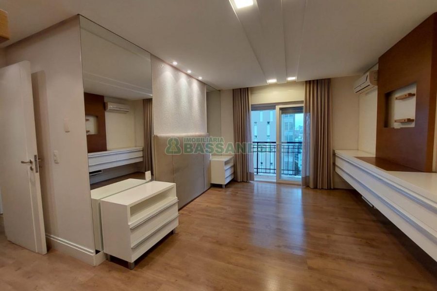 Apartamento com 201m², 3 dormitórios, 4 vagas, no bairro Medianeira em Caxias do Sul para Comprar