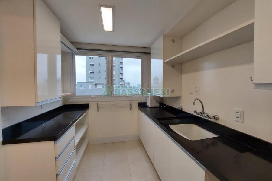 Apartamento com 201m², 3 dormitórios, 4 vagas, no bairro Medianeira em Caxias do Sul para Comprar