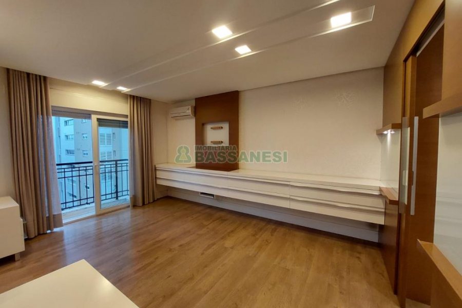 Apartamento com 201m², 3 dormitórios, 4 vagas, no bairro Medianeira em Caxias do Sul para Comprar