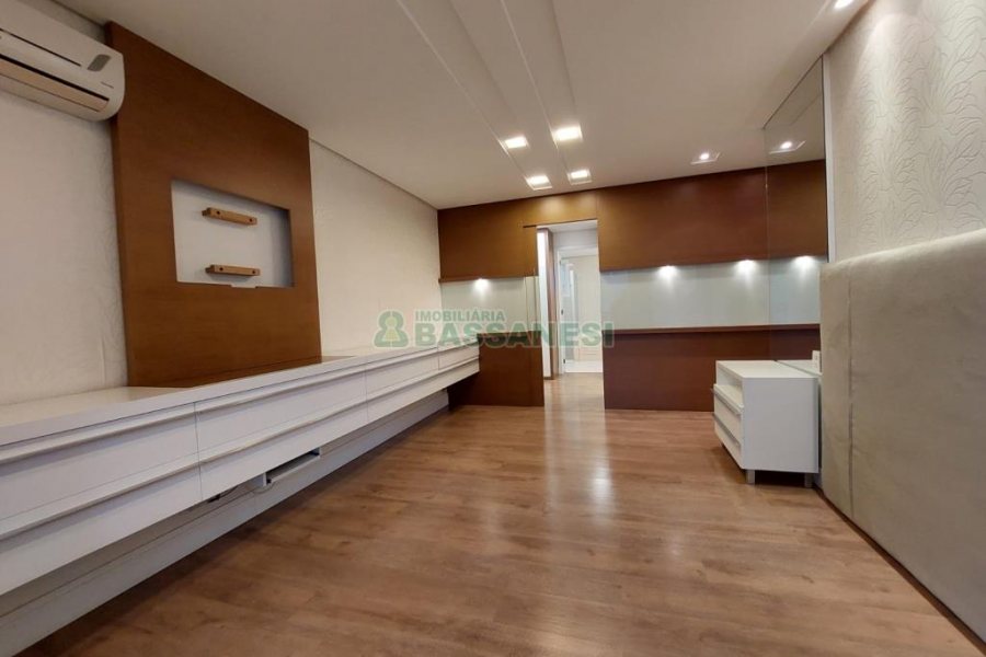 Apartamento com 201m², 3 dormitórios, 4 vagas, no bairro Medianeira em Caxias do Sul para Comprar