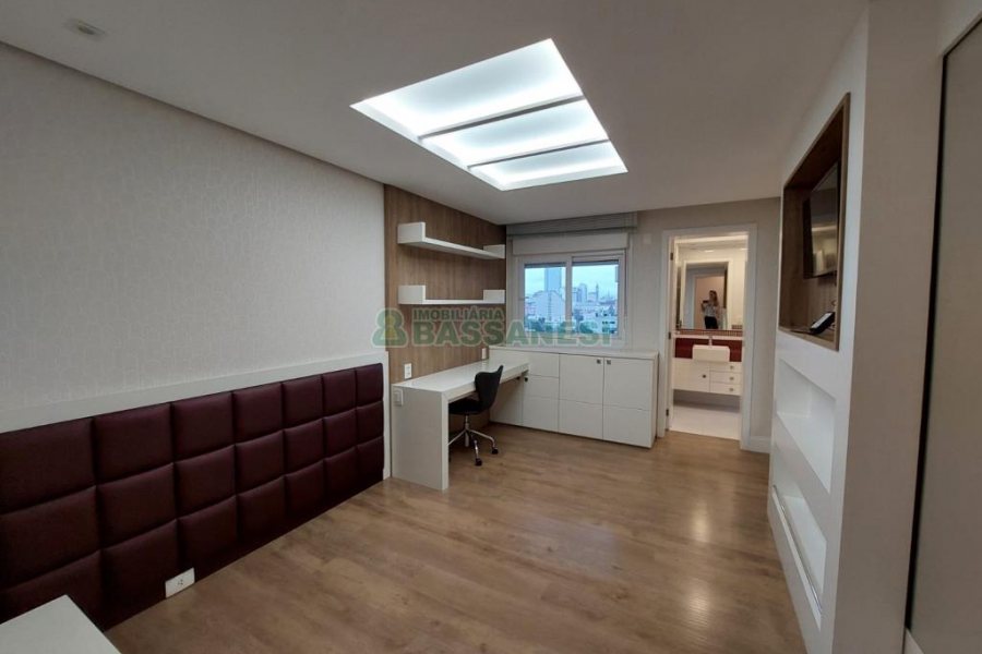 Apartamento com 201m², 3 dormitórios, 4 vagas, no bairro Medianeira em Caxias do Sul para Comprar