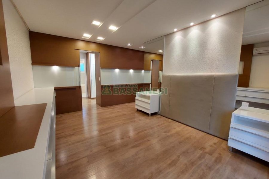 Apartamento com 201m², 3 dormitórios, 4 vagas, no bairro Medianeira em Caxias do Sul para Comprar