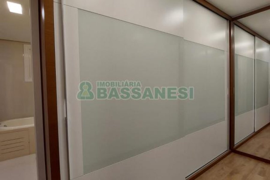 Apartamento com 201m², 3 dormitórios, 4 vagas, no bairro Medianeira em Caxias do Sul para Comprar