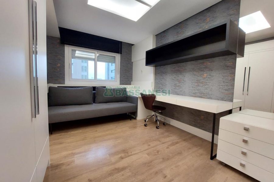 Apartamento com 201m², 3 dormitórios, 4 vagas, no bairro Medianeira em Caxias do Sul para Comprar