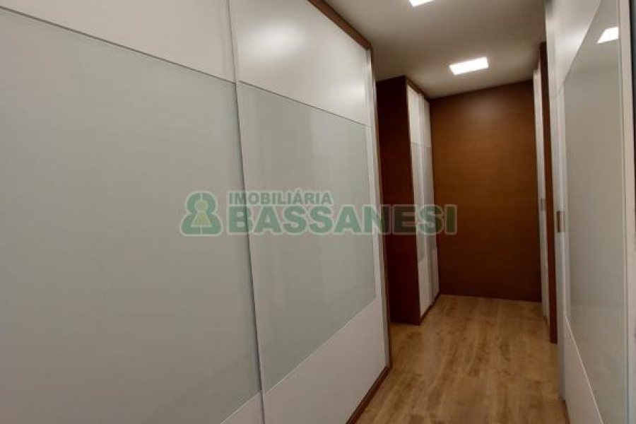 Apartamento com 201m², 3 dormitórios, 4 vagas, no bairro Medianeira em Caxias do Sul para Comprar