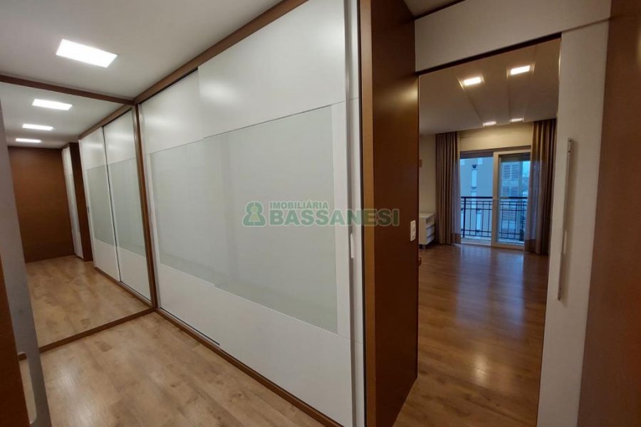 Apartamento com 201m², 3 dormitórios, 4 vagas, no bairro Medianeira em Caxias do Sul para Comprar