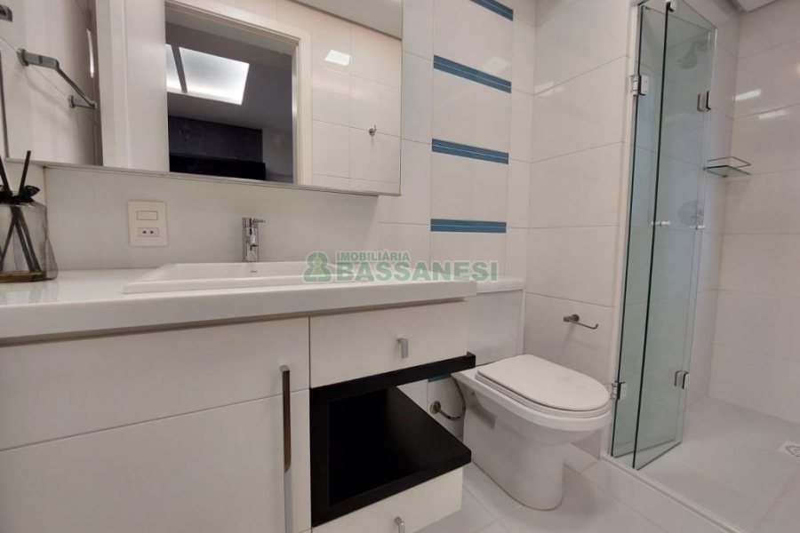 Apartamento com 201m², 3 dormitórios, 4 vagas, no bairro Medianeira em Caxias do Sul para Comprar