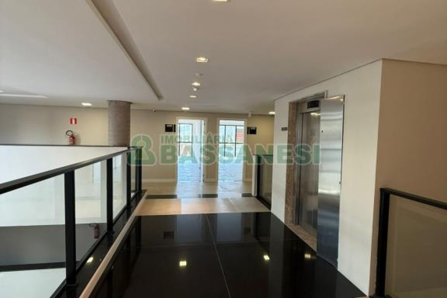 Sala com 81m², 2 vagas, no bairro Panazzolo em Caxias do Sul para Alugar